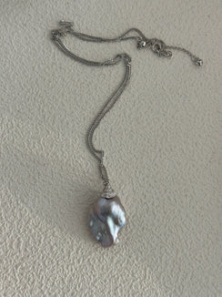 FullSterling SilverPlatedWhite Gold HatGrey BaroqueNecklace