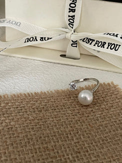 Sterling Silver Mirror Nearly Flawless Round Bead Ring